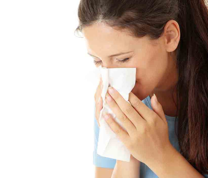 Cách phòng tránh viêm mũi dị ứng mùa lạnh ẩm