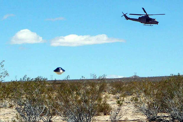 Hình ảnh rõ nét của UFO gần một căn cứ quân sự