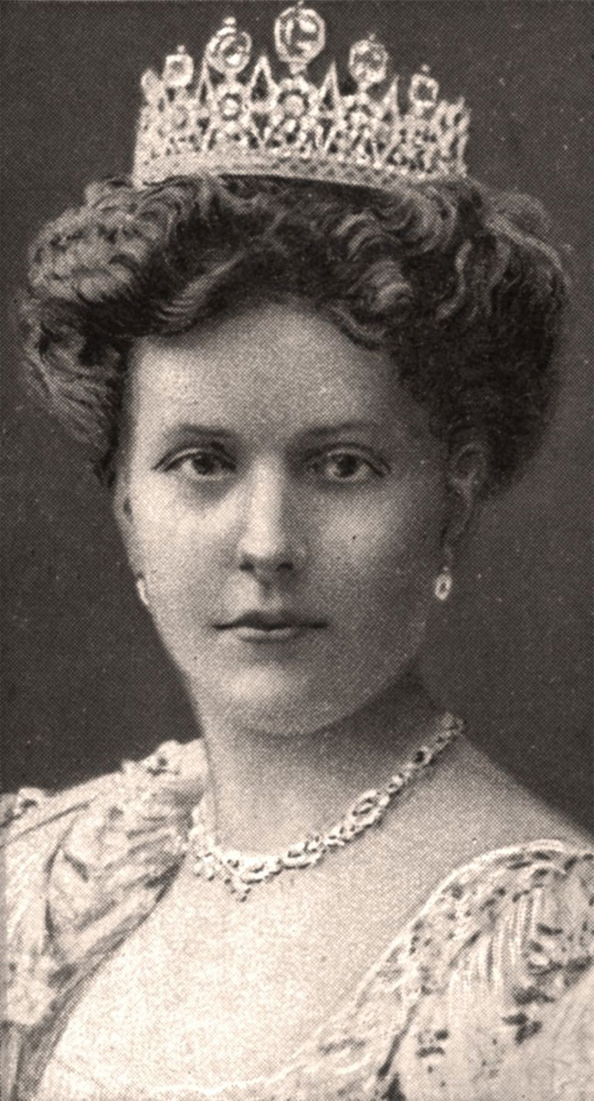 Nguồn gốc viên kim cương trên chiếc nhẫn đính hôn của Nữ hoàng Elizabeth