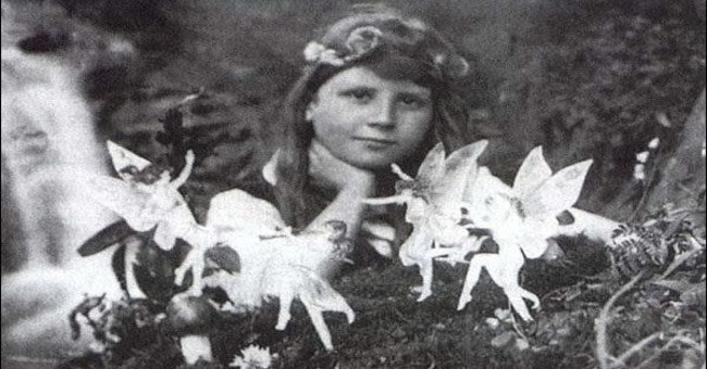 Bạn đang được ngắm nhìn bức ảnh đã đánh lừa cả thế giới suốt gần 1 thế kỷ