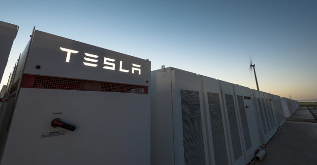 Elon Musk vừa hoàn thiện viên pin lớn nhất thế giới