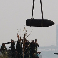 Cận cảnh quả bom ở chân cầu Long Biên nặng 1350kg vừa được huỷ nổ
