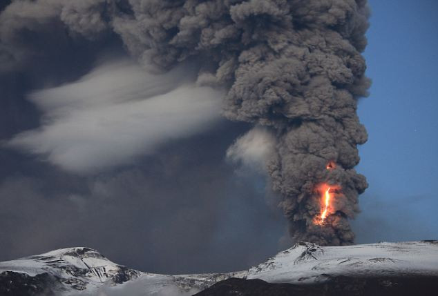 Không phải magma, đây mới là thứ nguy hiểm nhất từ núi lửa