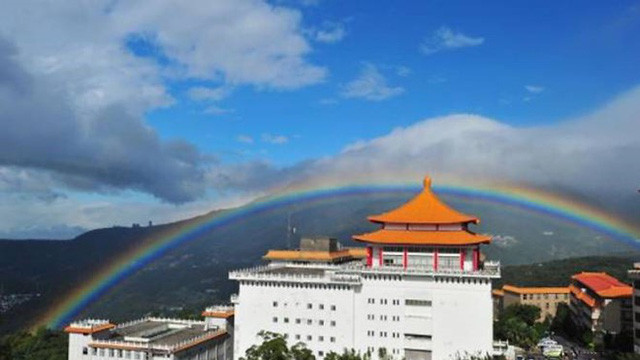 Cầu vồng xuất hiện lâu do ảnh hưởng gió mùa tác động đến phía Bắc Đài Loan.