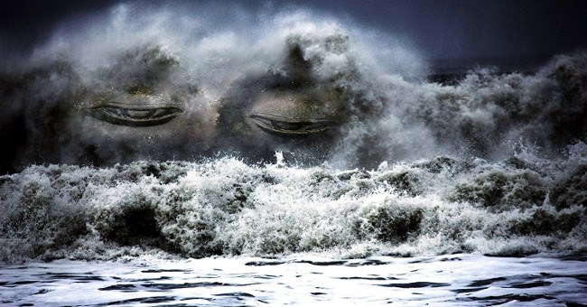 Sóng quái vật mạnh khủng khiếp chôn vùi tàu thuyền trên đại dương