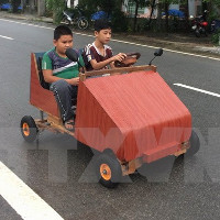 Thừa Thiên-Huế: Học sinh lớp 9 chế tạo xe ôtô chạy bằng điện