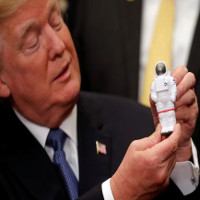 Ông Trump quyết tâm đưa người Mỹ trở lại Mặt trăng