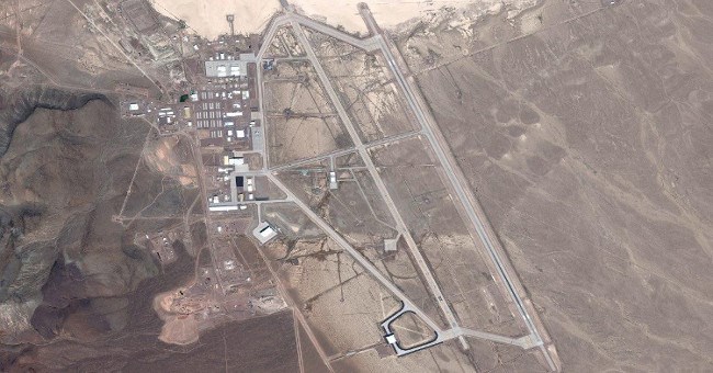 Sự thật nằm sau lời đồn đoán người ngoài hành tinh tại Khu vực 51