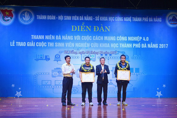 Thiết bị cảnh báo ô nhiễm không khí trong bán kính 2km của sinh viên