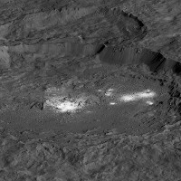 Bí ẩn những đốm sáng trắng trên bề mặt hành tinh lùn Ceres
