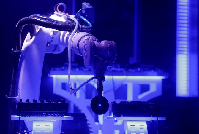 Robot giờ đây có thể trở thành DJ trong quán bar