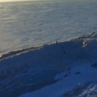 Tường băng 20 mét ven hồ nước ngọt lớn nhất vùng Viễn Đông