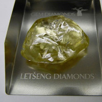 Phát hiện 2 viên kim cương lớn hơn 100 carat ở nam Phi
