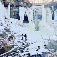 Những thác nước đóng băng trong mùa đông lạnh kỷ lục ở Mỹ