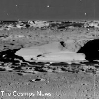 Xôn xao cảnh tàu vũ trụ ngoài hành tinh phơi xác trên Mặt trăng