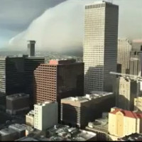 Video: Dải mây cuộn khổng lồ quét qua thành phố Mỹ