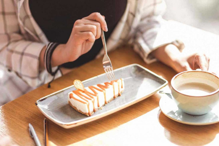 Phát hiện mới cho người béo: Ngủ nhiều giúp giảm ăn ngọt
