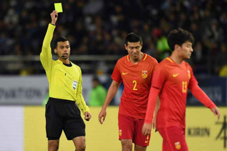 Trọng tài là nghề như thế nào mà thổi đúng cũng bị mắng mà sai thì 