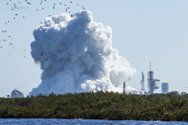 Tên lửa mạnh nhất thế giới của SpaceX khai hỏa 27 động cơ