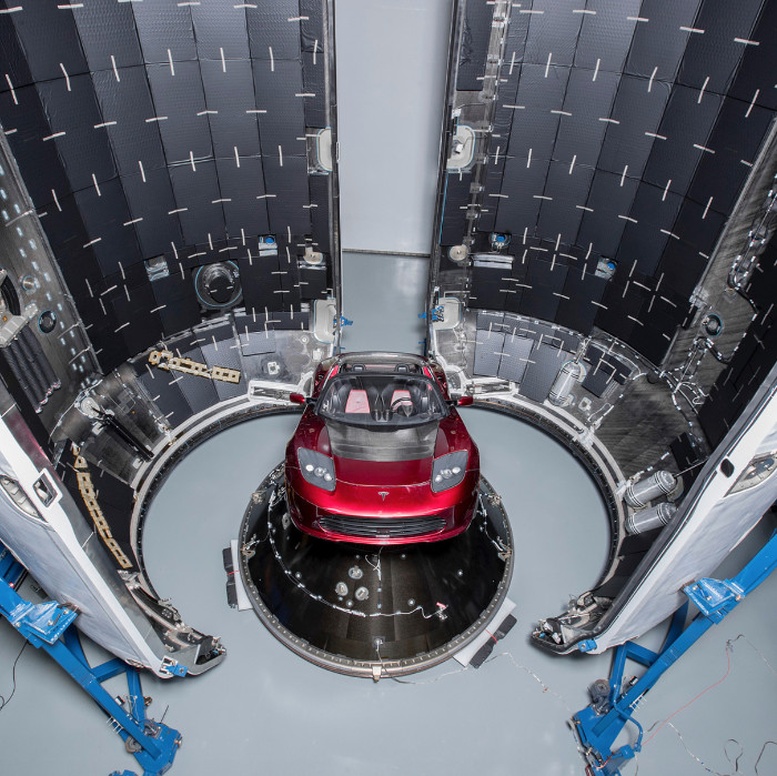 Tên lửa mạnh nhất thế giới của SpaceX khai hỏa 27 động cơ