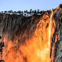 Thác lửa cực hiếm: Hiện tượng thiên nhiên kỳ thú