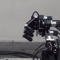 Robot bách chiến bách thắng khi chơi oẳn tù tì với con người