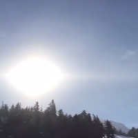 Video: "Mặt trời ma" rực sáng giữa bầu trời Canada