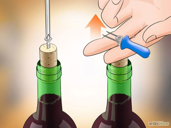 Bí kíp mở rượu vang không cần dụng cụ mà quý ông nào cũng phải biết!