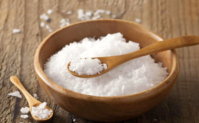 Vì sao đầu năm người ta thường mua muối còn cuối năm phải mua vôi?