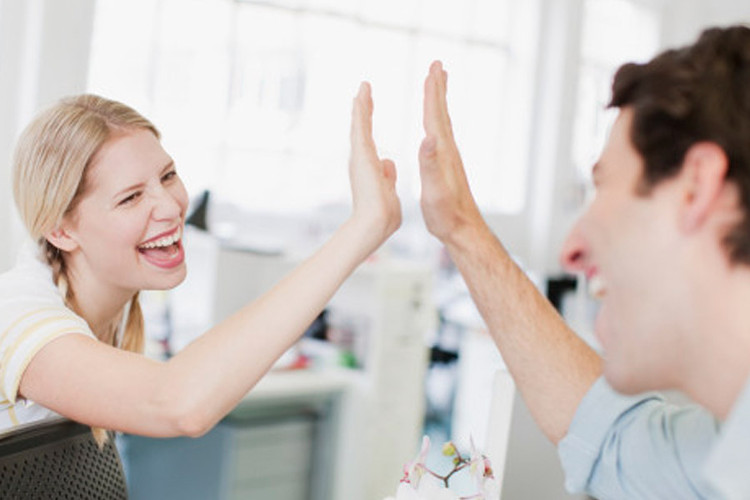 5 mẹo giúp bạn hạnh phúc hơn nơi công sở đầu năm mới