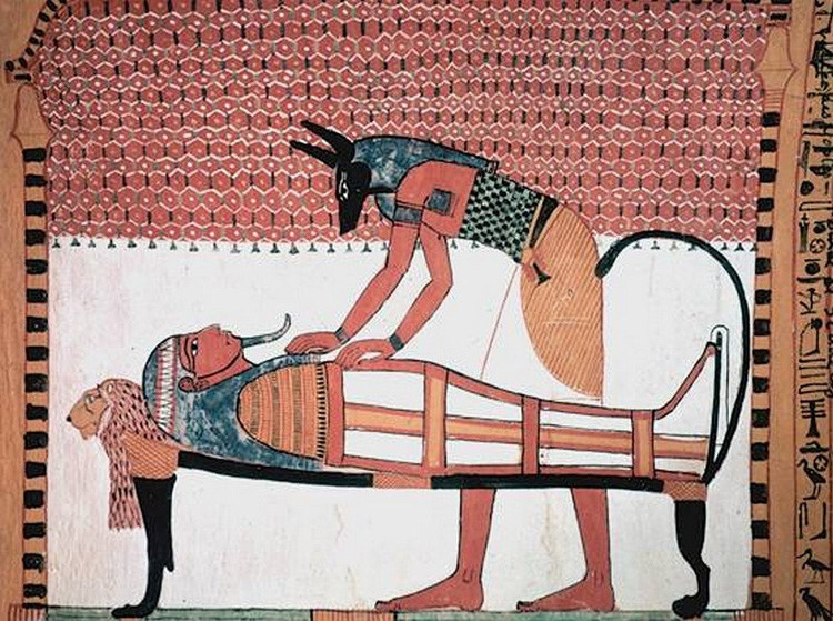 Anubis tham gia vào quá trình ướp xác người chết.