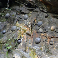 Bí ẩn những tảng đá biết "sinh con" ở Bồ Đào Nha
