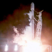 SpaceX phóng thành công 2 vệ tinh phát Internet, thử nghiệm dự án phát Internet toàn cầu
