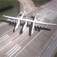 Máy bay sải cánh lớn nhất đạt tốc độ 74km/h trên đường băng