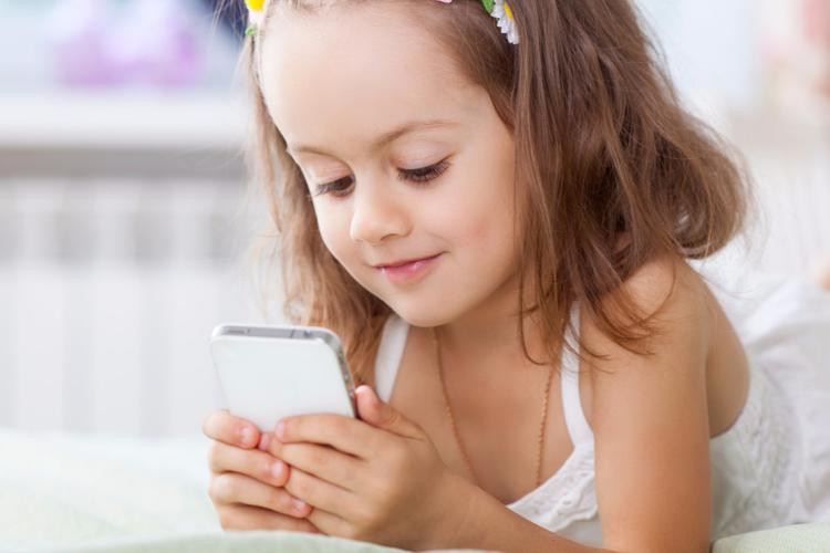 Trẻ em đang ngày càng khó cầm bút do sử dụng smartphone