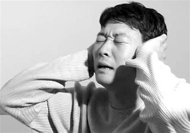 Nguyên nhân gây ù tai và cách điều trị