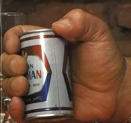 Căn bệnh bí ẩn của võ sĩ khổng lồ mang biệt danh 
