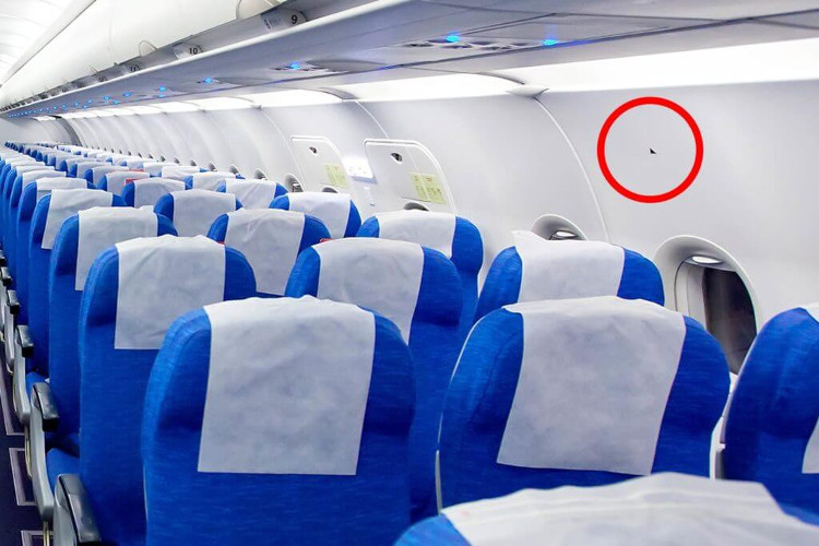 Ký hiệu hình tam giác màu đen trên máy bay có ý nghĩa gì?