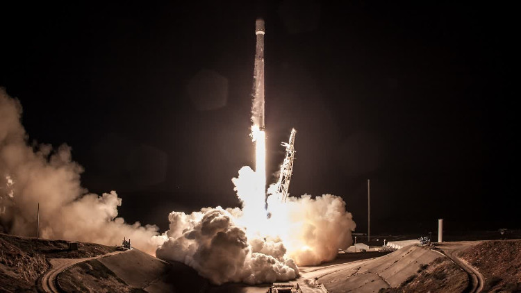 SpaceX sắp phóng 5 tên lửa trong một tháng
