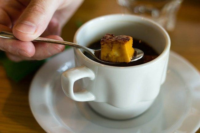 Cafe pha với than hồng, cafe trứng và những món cafe độc đáo nhất thế giới