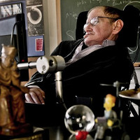 Mất khả năng nói từ năm 1985, Stephen Hawking đã làm cách nào để nói chuyện với thế giới?