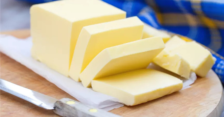 Cream (kem) là nguyên liệu chính trong quá trình sản xuất bơ.