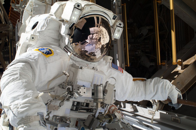 Chịu nhiều nguy hiểm, vậy một phi hành gia của NASA kiếm được bao nhiêu tiền?