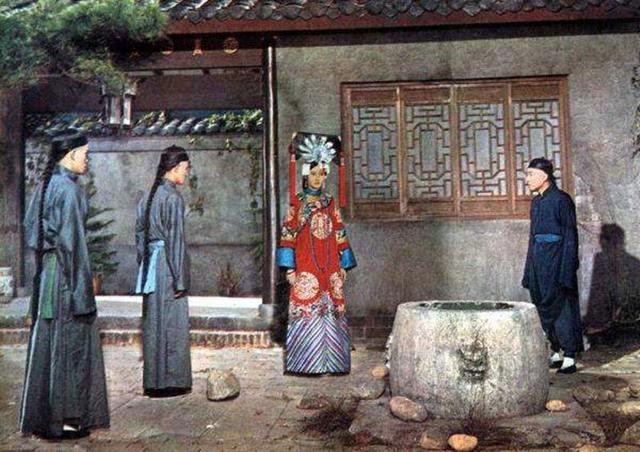 Sự thật về những miệng giếng bên trong Cố Cung: Không ai dám uống nước vì sợ!