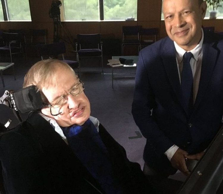 Thiên tài Stephen Hawking đã nói gì trong bài phỏng vấn cuối cùng với BBC?