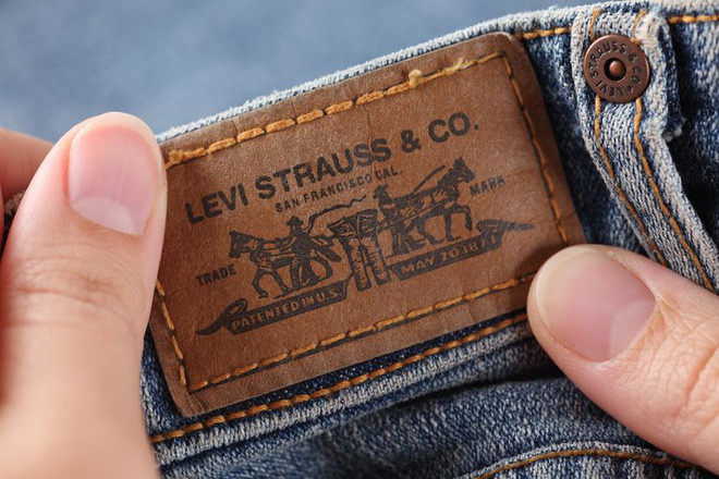 Đố bạn biết, miếng da đằng sau cạp quần jeans có công dụng gì?