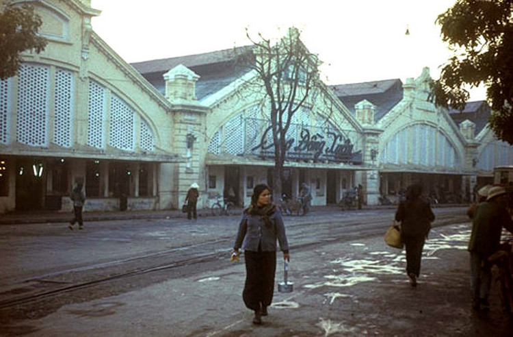 Chợ Đồng Xuân vào một ngày mùa đông năm 1976.