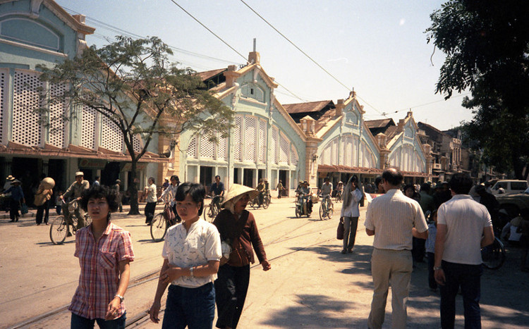 Chợ Đồng Xuân khoảng cuối thập niên 1980, khi vẫn còn 5 dãy.