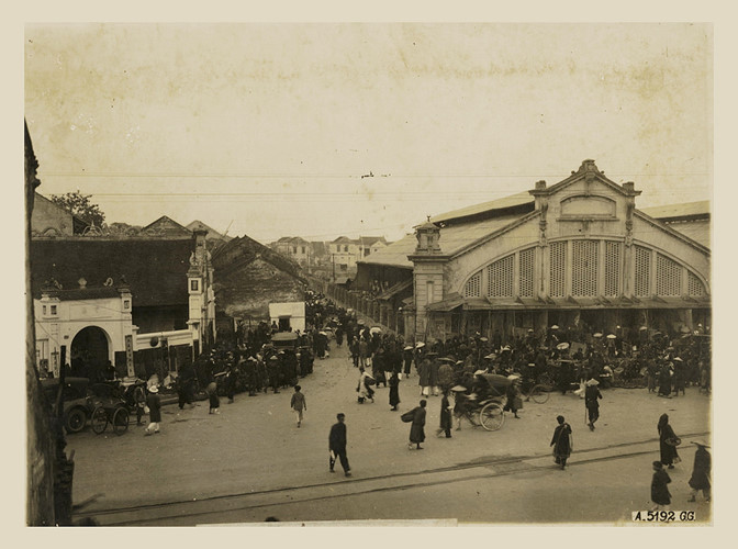 Phố Hàng Khoai nằm bên hông chợ Đồng Xuân, khoảng thập niên 1920-1930.