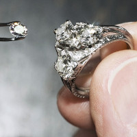 Khoa học nói: Chúng ta hoàn toàn có thể tạo ra kim cương chỉ với... lò vi sóng